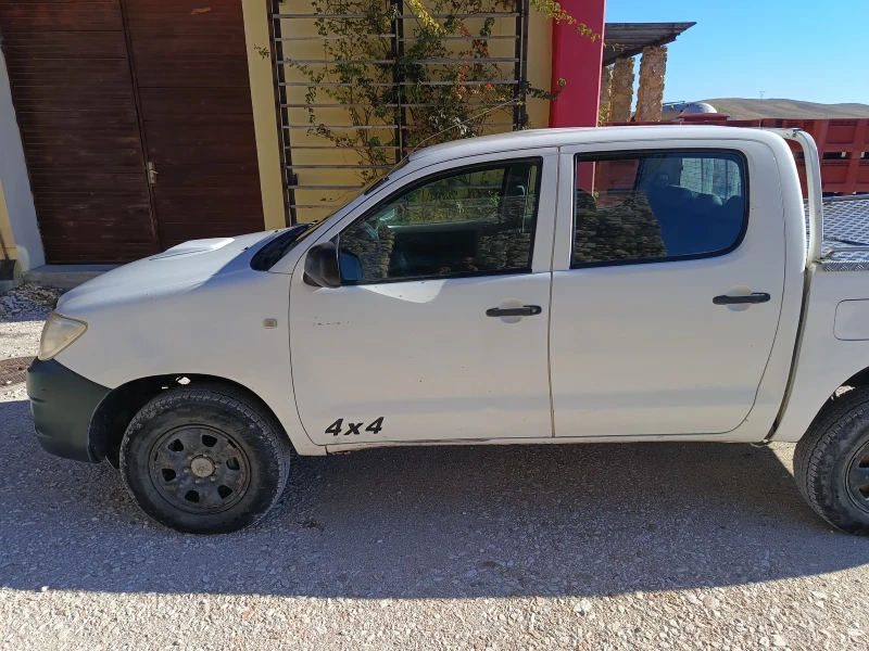 Toyota Hilux Дизел, снимка 16 - Автомобили и джипове - 47432659