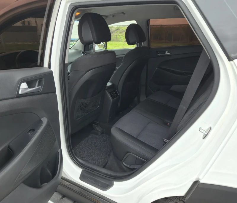 Hyundai Tucson 1.7CRDI, снимка 7 - Автомобили и джипове - 52309087