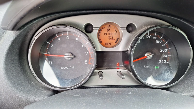 Nissan Qashqai 2.0 i, снимка 16 - Автомобили и джипове - 52572774