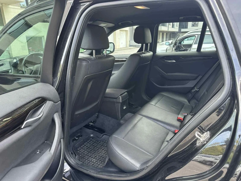 BMW X1 2.3 X Drive, снимка 9 - Автомобили и джипове - 52750669