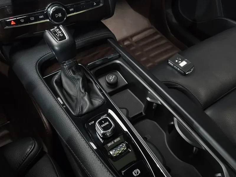 Volvo Xc90 2Nd Generation D5 Momentum, снимка 9 - Автомобили и джипове - 55089853