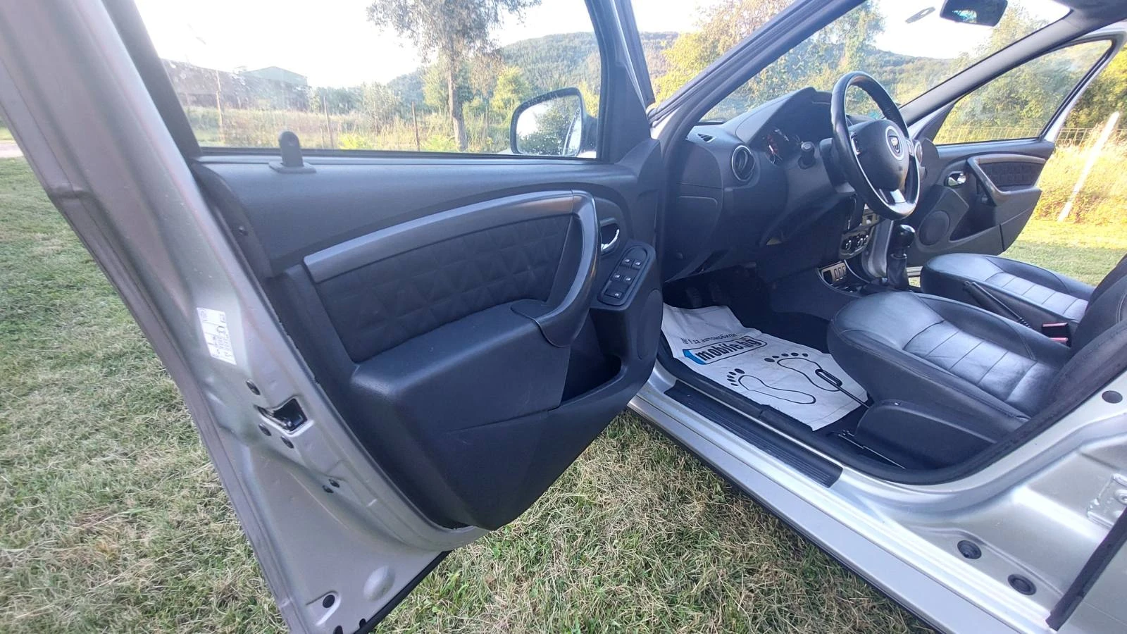 Dacia Duster 1.2 TCe, снимка 11 - Автомобили и джипове - 55324231
