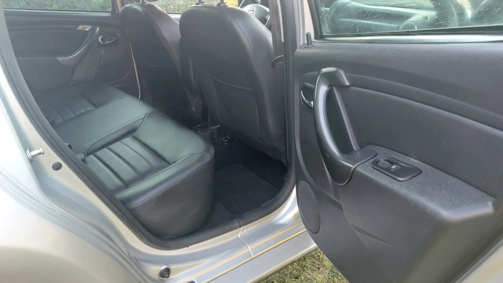 Dacia Duster 1.2 TCe, снимка 8 - Автомобили и джипове - 55324231
