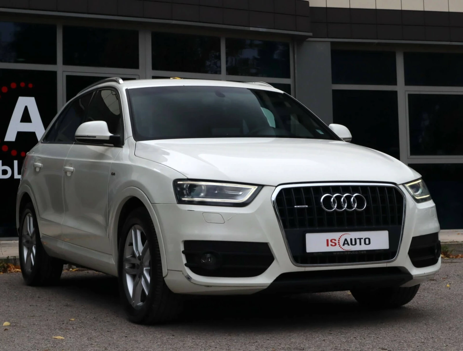 Audi Q3 2.0TDI/Quattro/Sline/Подгрев/PDC, снимка 3 - Автомобили и джипове - 56692027