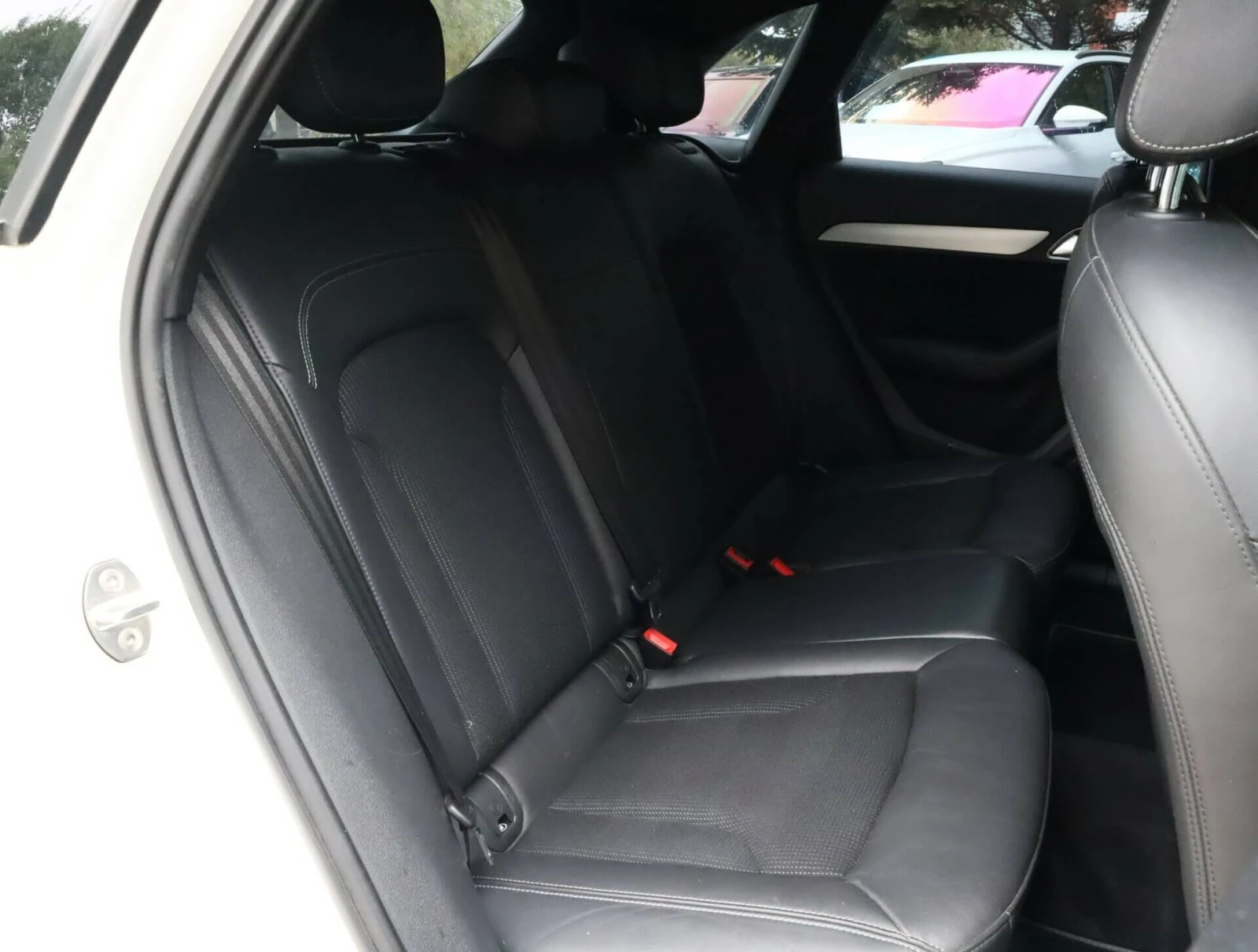 Audi Q3 2.0TDI/Quattro/Sline/Подгрев/PDC, снимка 11 - Автомобили и джипове - 56692027