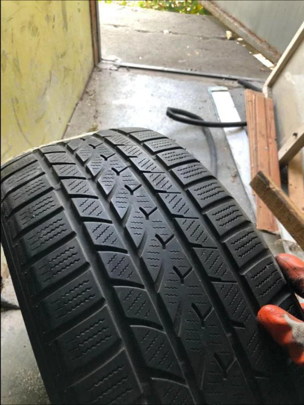 Гуми Зимни 235/55R17, снимка 4 - Гуми и джанти - 46829766