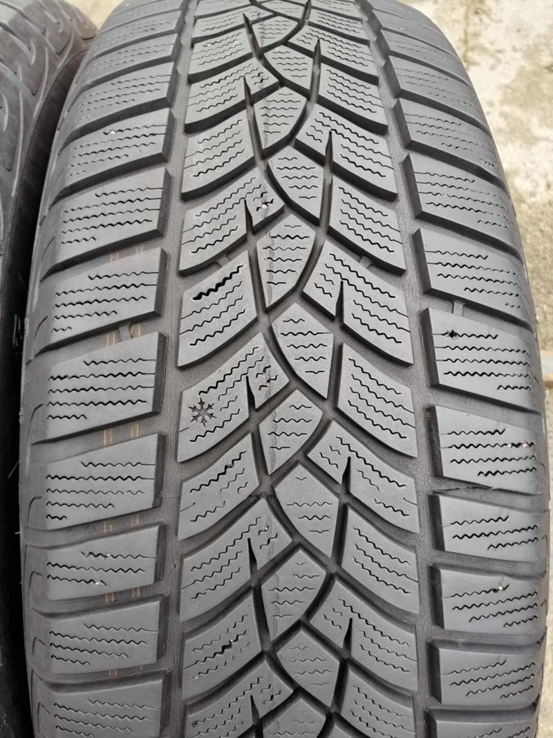 Гуми Зимни 215/65R16, снимка 4 - Гуми и джанти - 34642830