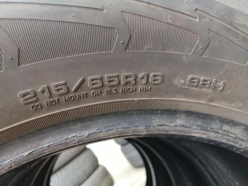 Гуми Зимни 215/65R16, снимка 5 - Гуми и джанти - 34642830