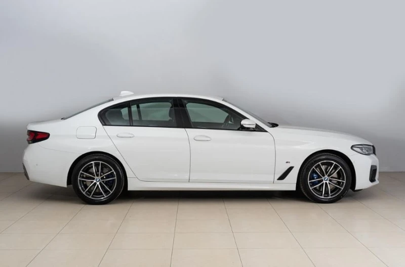 BMW 530 e xDrive Plug-in Hybrid M Sport, снимка 3 - Автомобили и джипове - 47033664