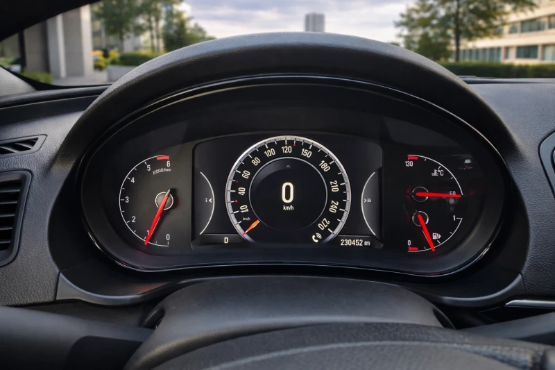 Opel Insignia, снимка 10 - Автомобили и джипове - 53025700