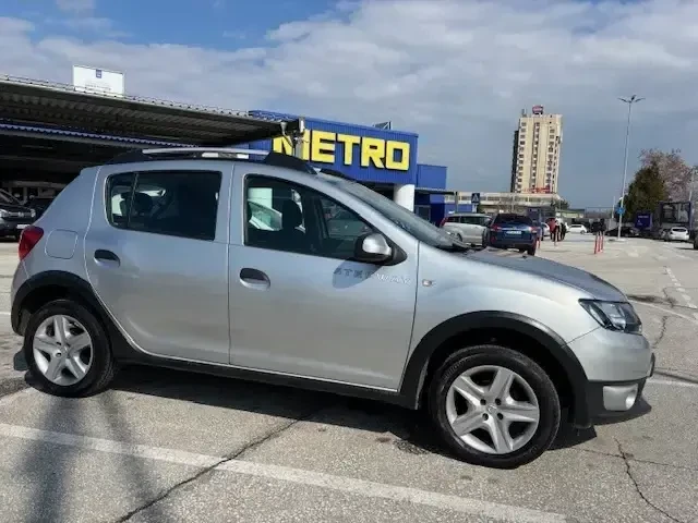 Dacia Sandero Stepway ГАЗ, снимка 5 - Автомобили и джипове - 49345292