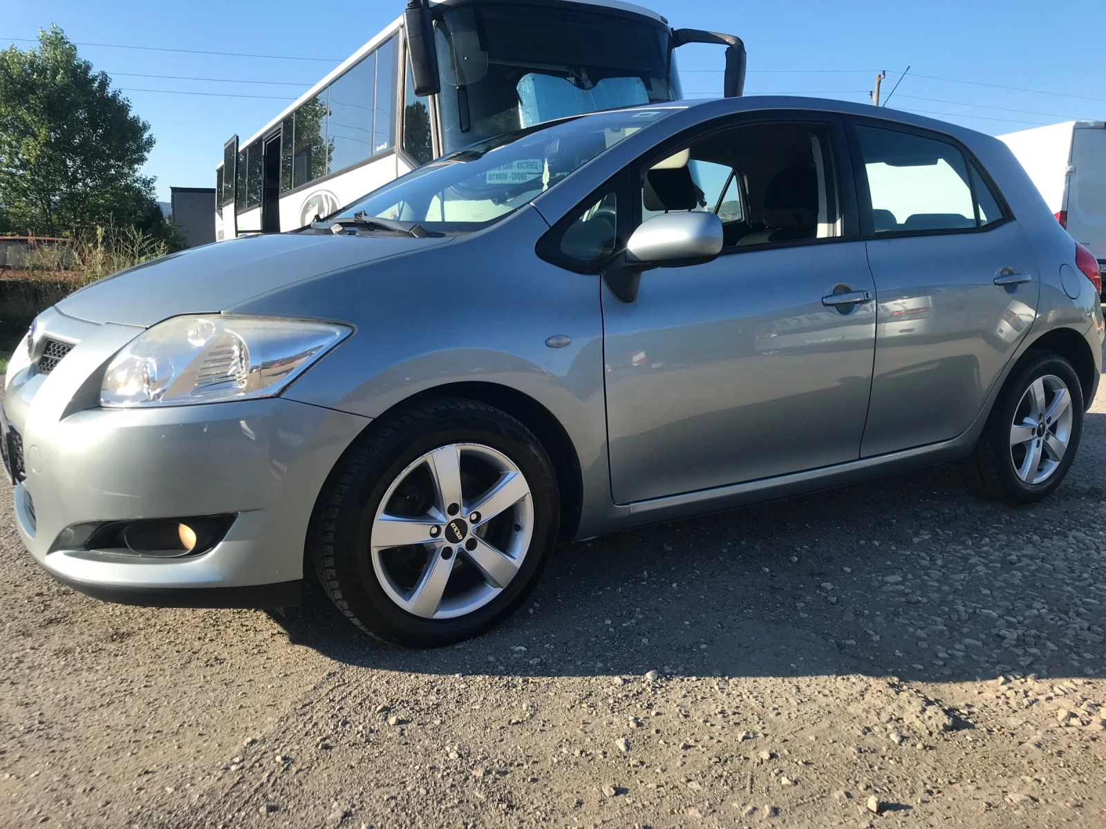 Toyota Auris 1.6I Автомат  - изображение 3