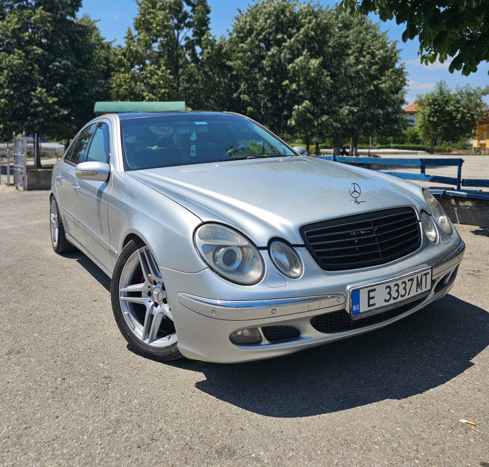 Mercedes-Benz E 320 Нави/Газов инжекцион/Всичко платено топ! - изображение 2