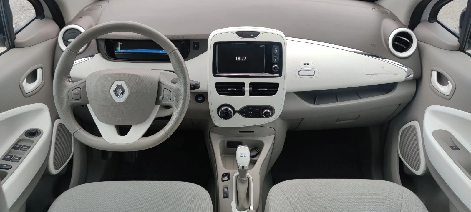 Renault Zoe, снимка 10 - Автомобили и джипове - 54084423