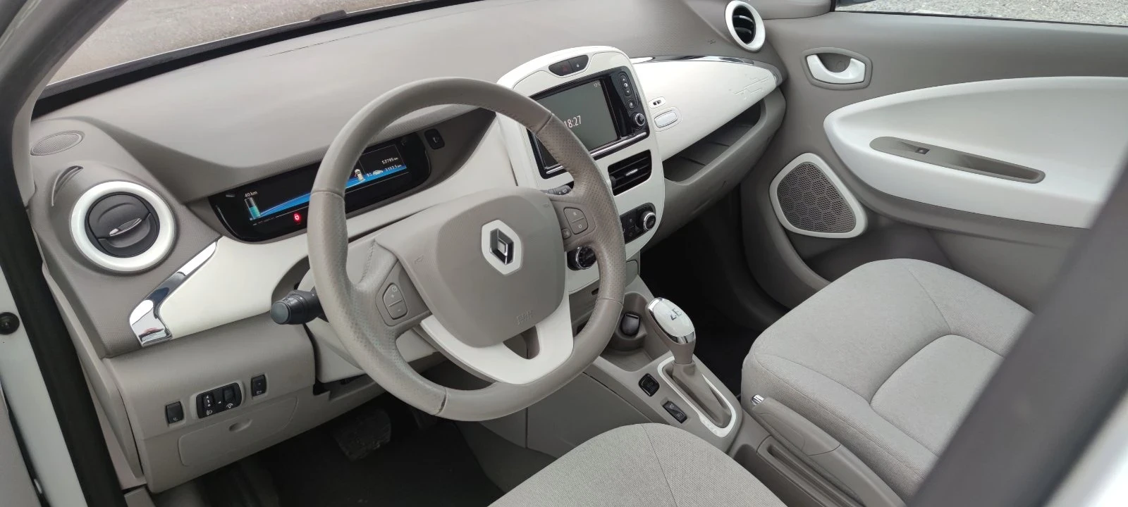Renault Zoe, снимка 9 - Автомобили и джипове - 54084423