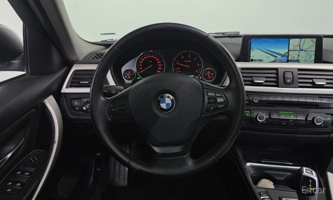 BMW 320, снимка 13 - Автомобили и джипове - 54692266