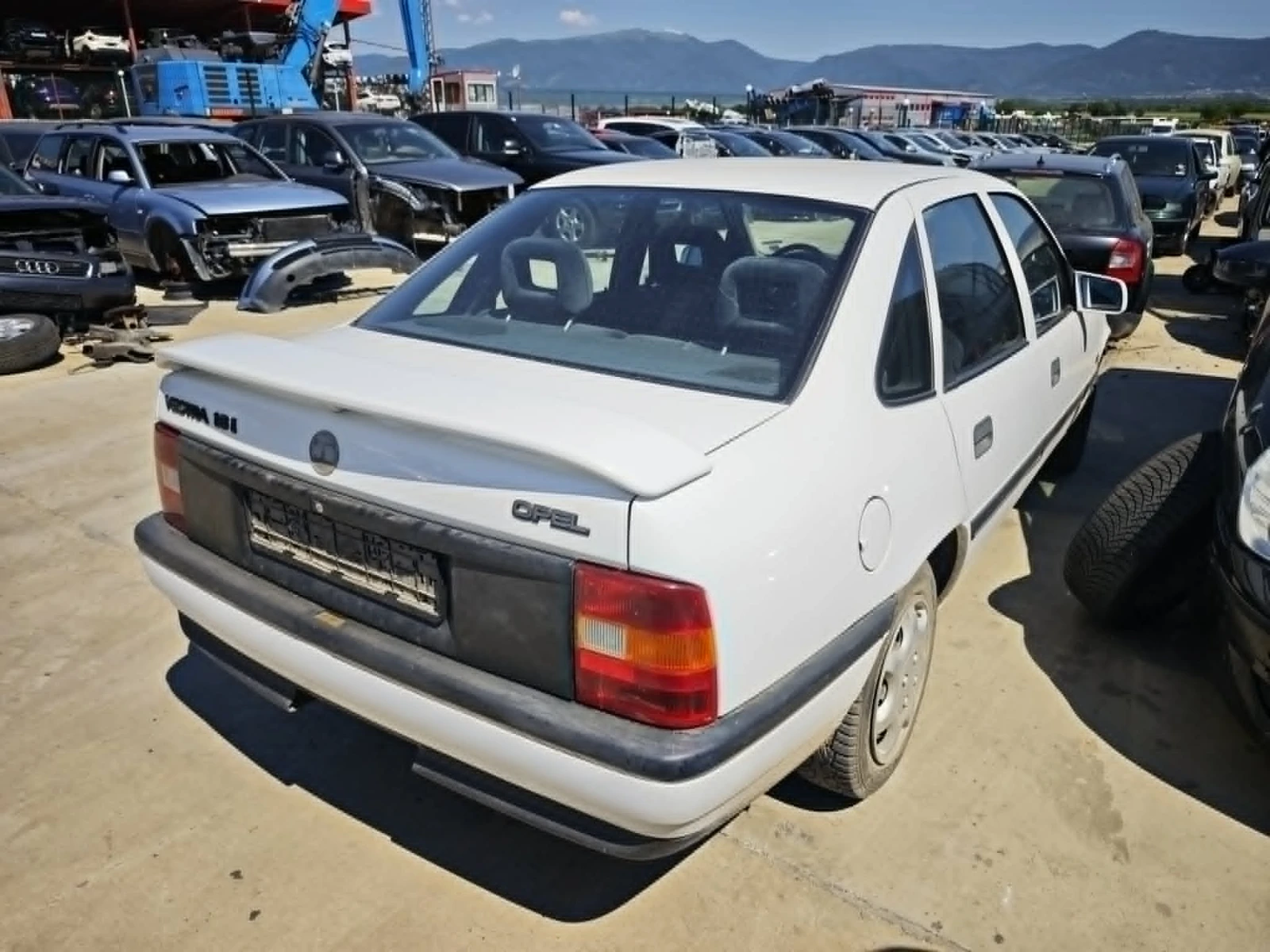Opel Vectra 1.8i, снимка 3 - Автомобили и джипове - 54877163
