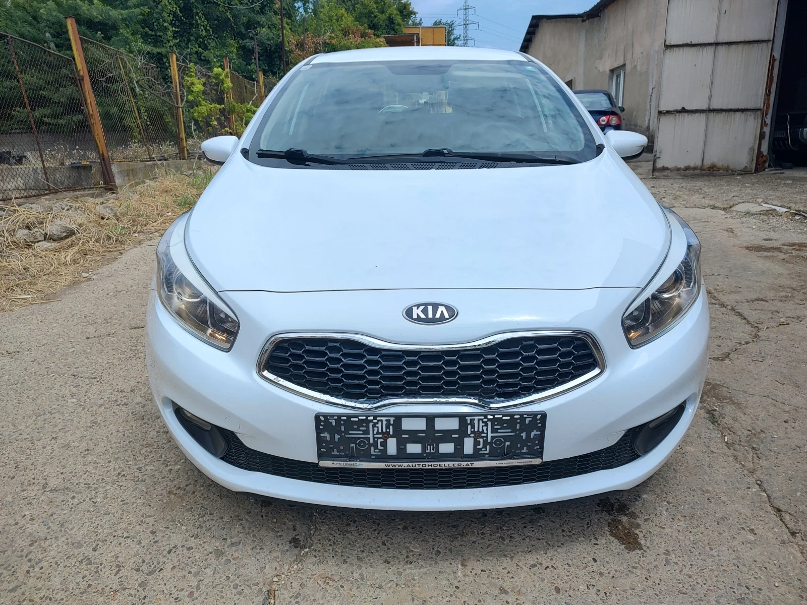 Kia Ceed 1.4i 16V, снимка 2 - Автомобили и джипове - 55178594