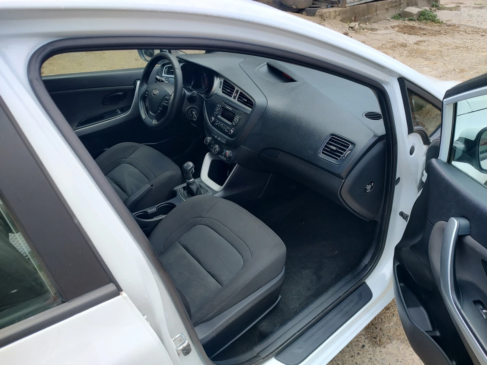Kia Ceed 1.4i 16V, снимка 9 - Автомобили и джипове - 55178594
