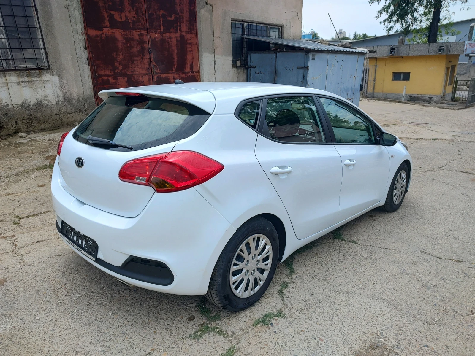 Kia Ceed 1.4i 16V, снимка 6 - Автомобили и джипове - 55178594