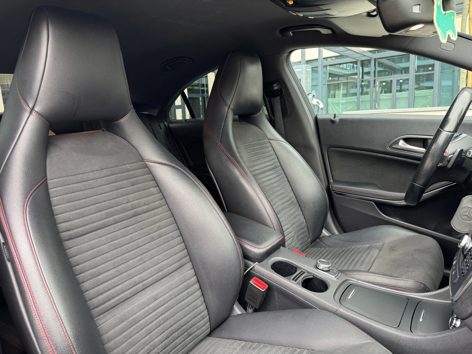 Mercedes-Benz CLA 200 AMG, снимка 5 - Автомобили и джипове - 56335673