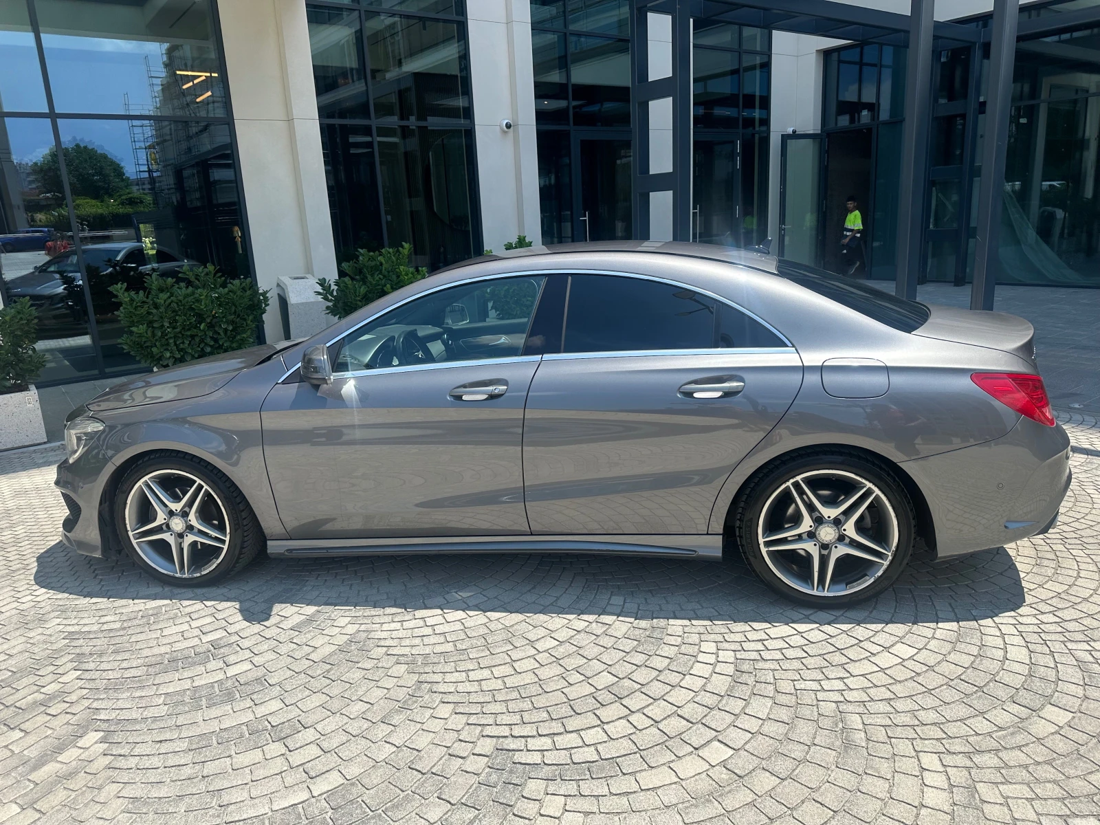 Mercedes-Benz CLA 200 AMG, снимка 10 - Автомобили и джипове - 56335673