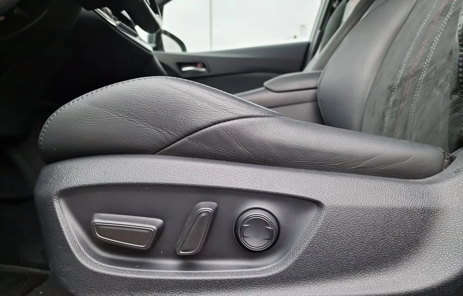 Toyota C-HR GR Sport 184 кс. - изображение 10