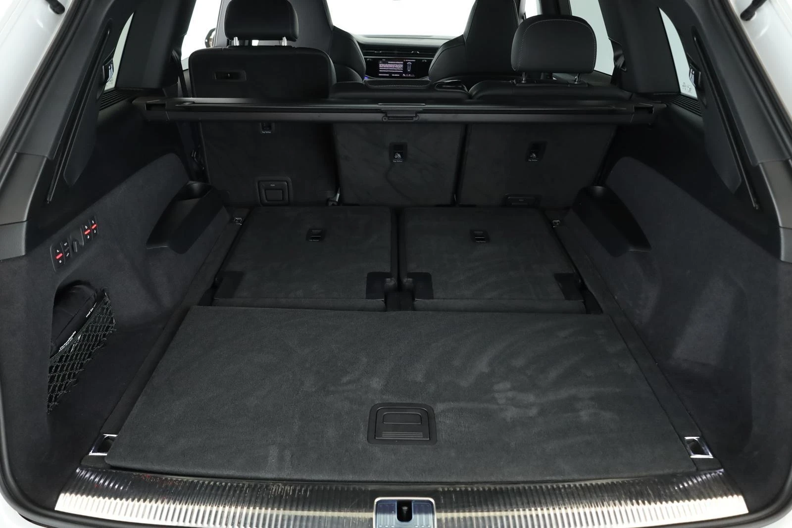 Audi SQ7 QUATTRO BLACK-PAKET B&O PANORAMA 7-МЕСТЕН, снимка 13 - Автомобили и джипове - 53819091