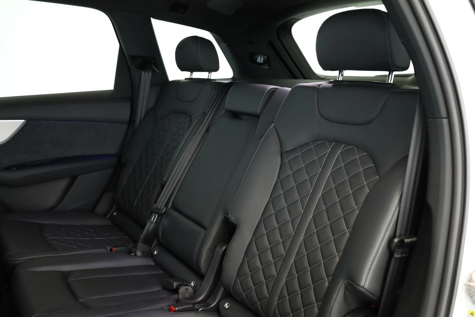 Audi SQ7 QUATTRO BLACK-PAKET B&O PANORAMA 7-МЕСТЕН, снимка 12 - Автомобили и джипове - 53819091