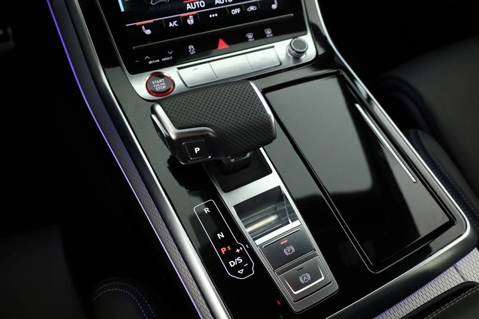 Audi SQ7 QUATTRO BLACK-PAKET B&O PANORAMA 7-МЕСТЕН, снимка 9 - Автомобили и джипове - 53819091