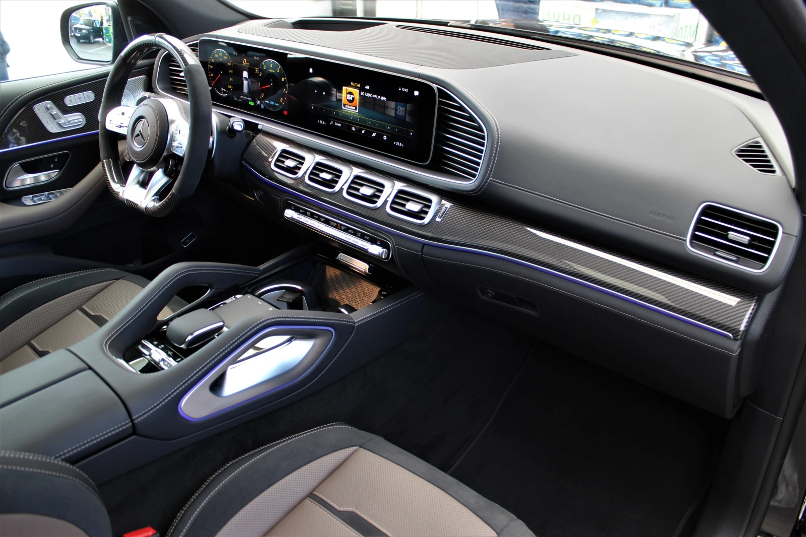 Mercedes-Benz GLE 63 S AMG FULL CARBON / NIGHT / TRACK PACE / BURM / PANO /, снимка 14 - Автомобили и джипове - 56325902
