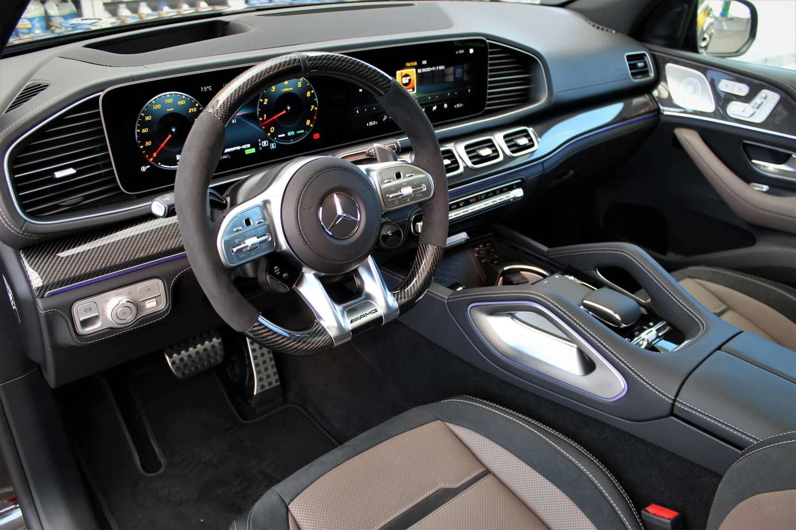 Mercedes-Benz GLE 63 S AMG FULL CARBON / NIGHT / TRACK PACE / BURM / PANO /, снимка 9 - Автомобили и джипове - 56325902