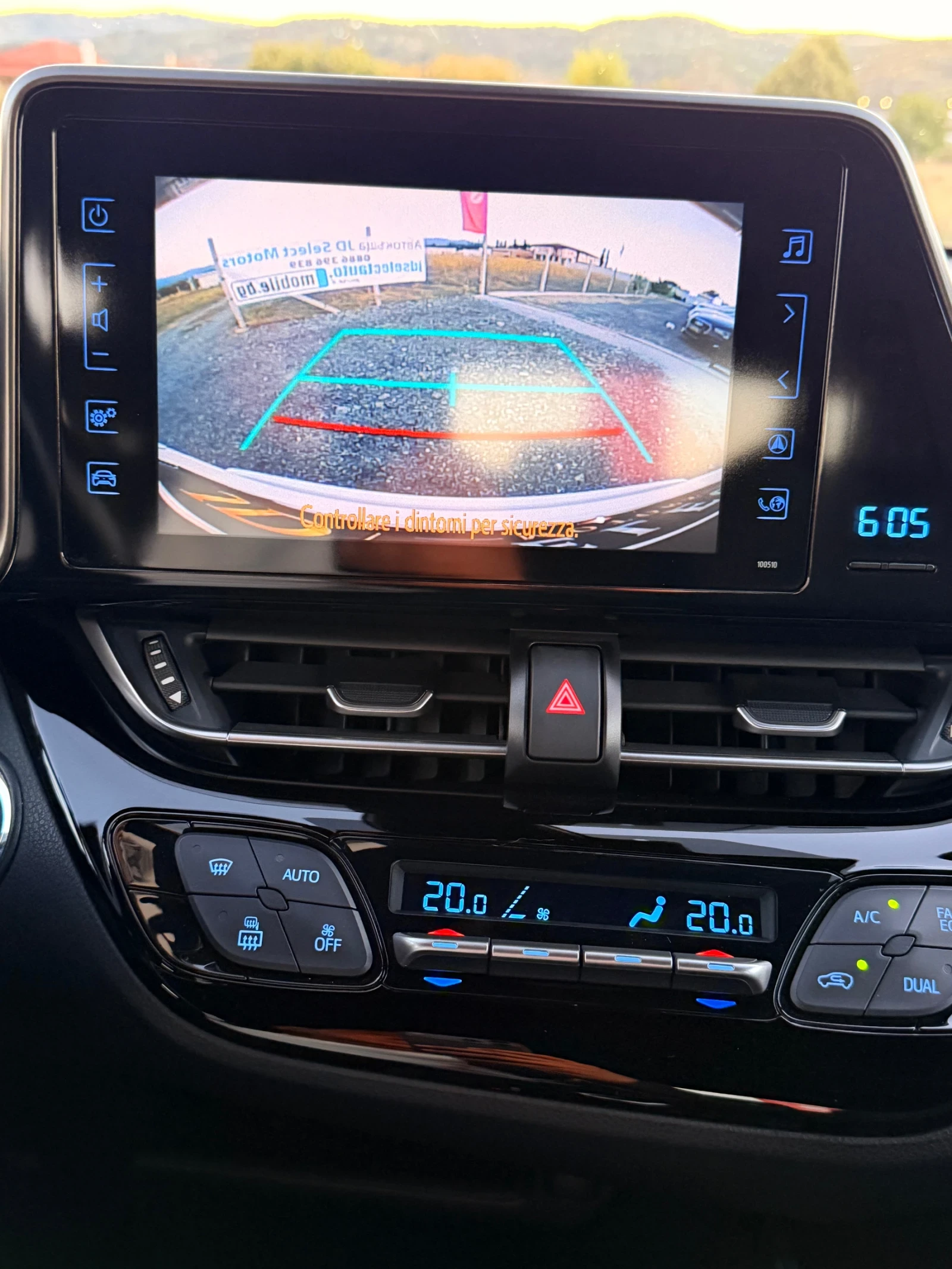 Toyota C-HR Hybrid / Keyless go , снимка 11 - Автомобили и джипове - 56350217