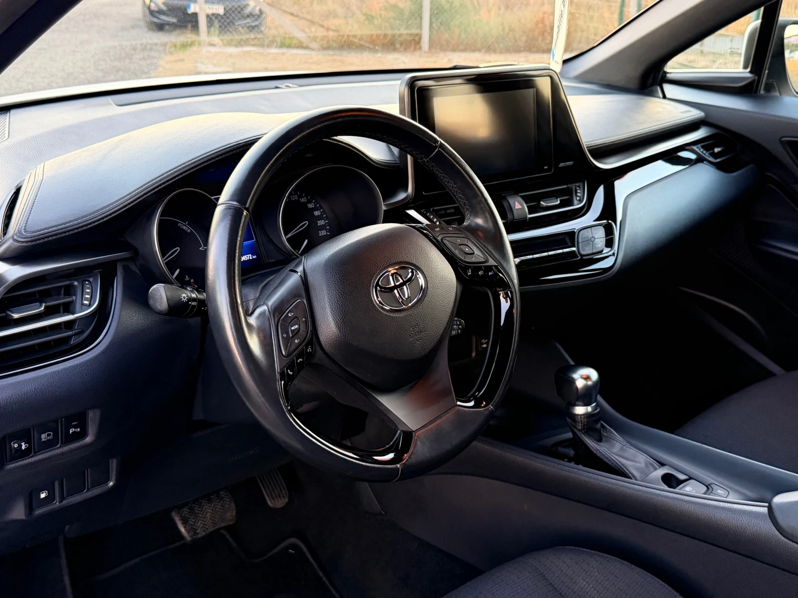 Toyota C-HR Hybrid / Keyless go , снимка 10 - Автомобили и джипове - 56350217