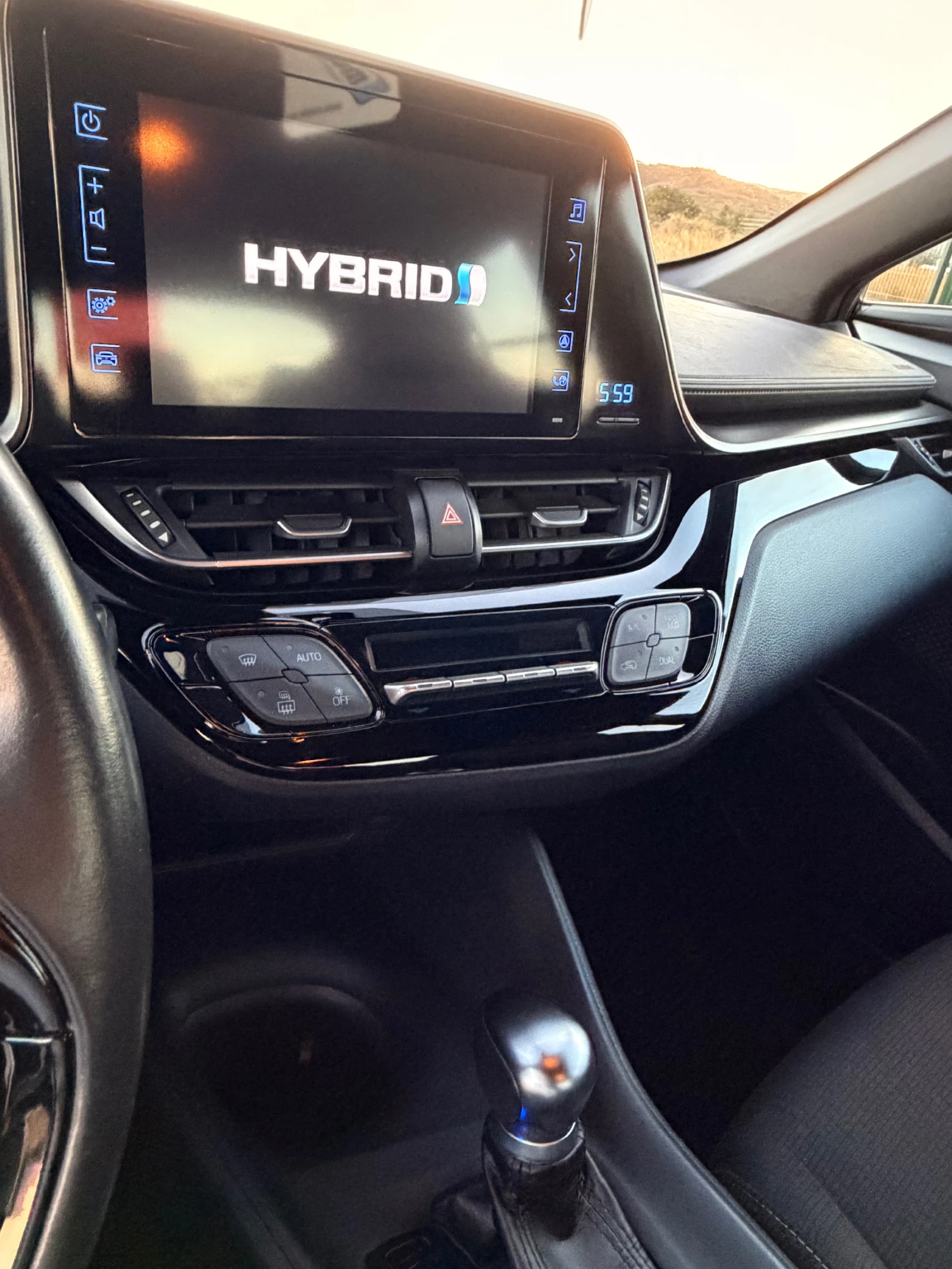 Toyota C-HR Hybrid / Keyless go , снимка 12 - Автомобили и джипове - 56350217