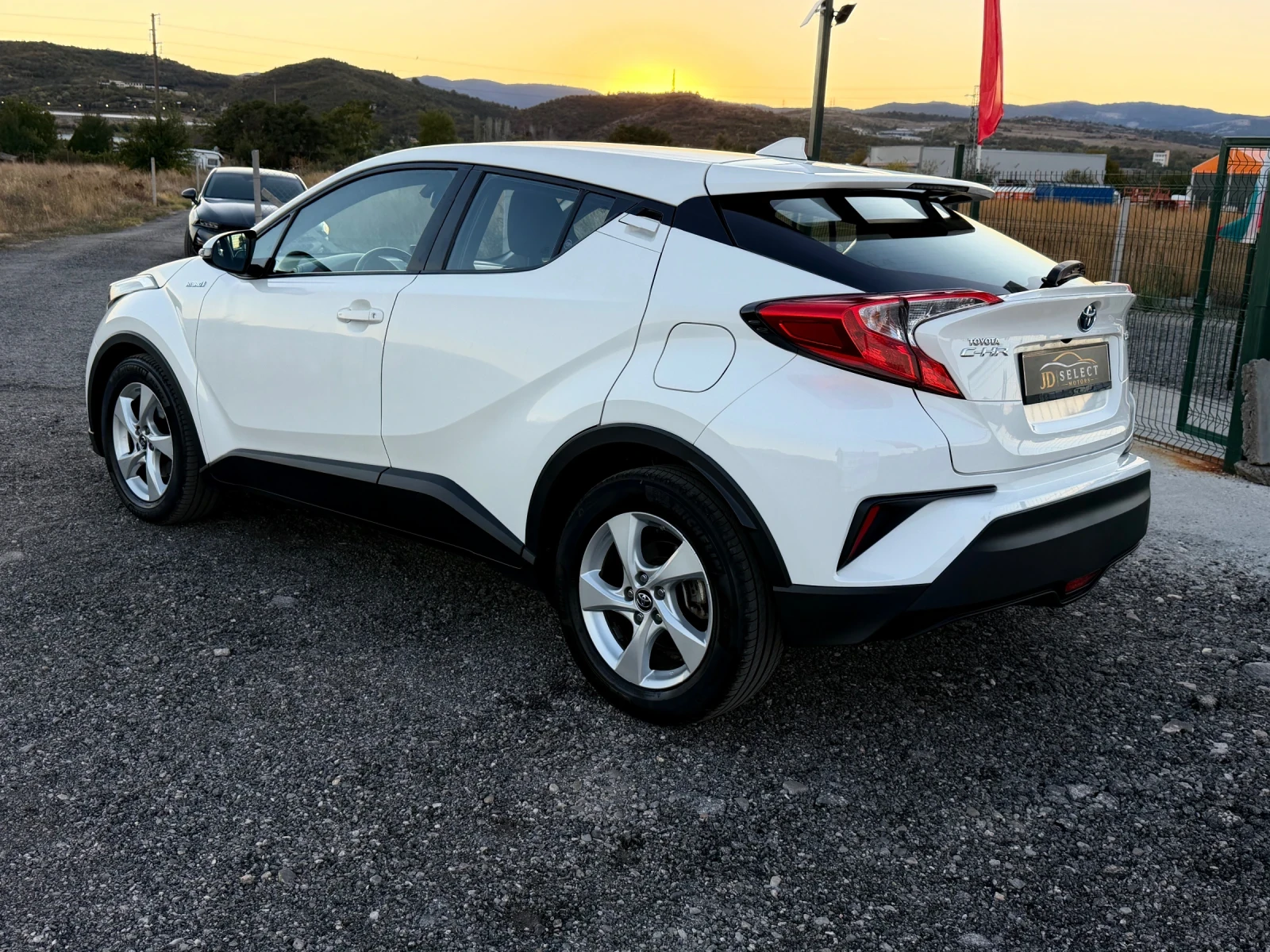 Toyota C-HR Hybrid / Keyless go , снимка 3 - Автомобили и джипове - 56350217