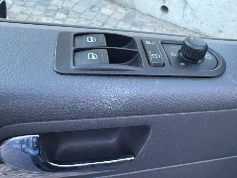 VW Multivan TDI/SPECIAL/6 speed/MULTY/Klima/New/Excellent!!!, снимка 13 - Бусове и автобуси - 52003031