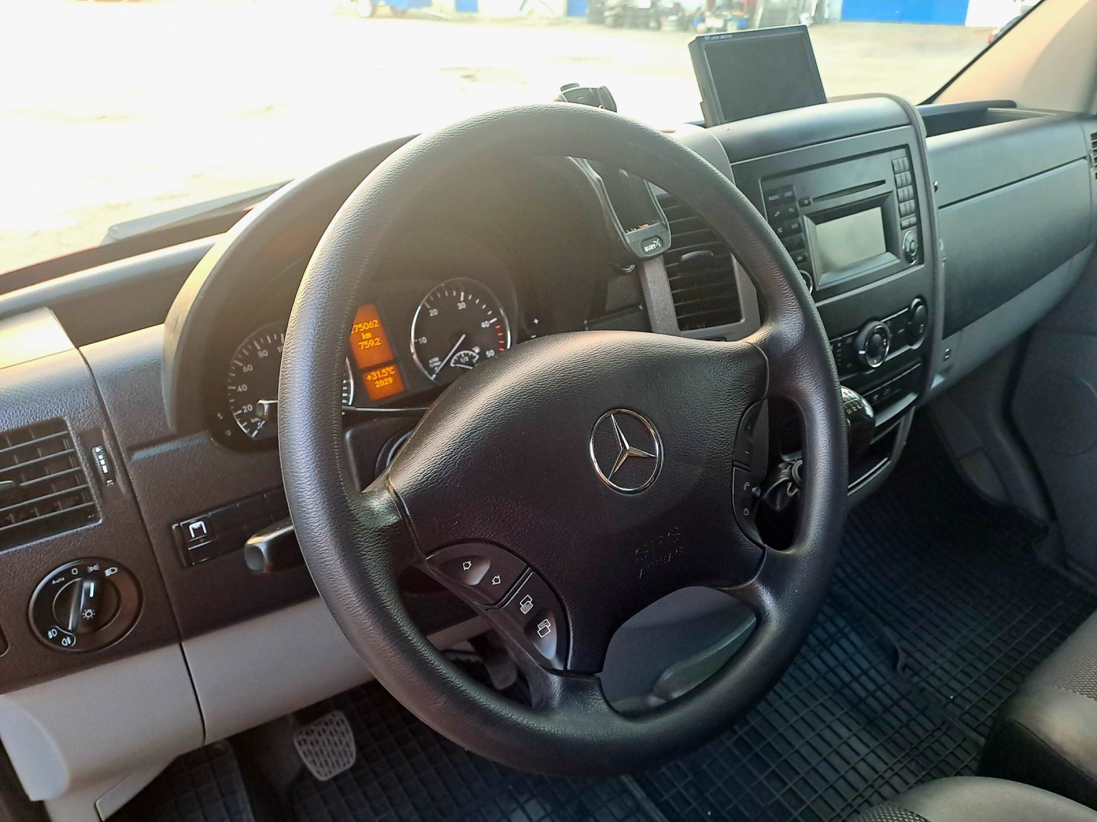 Mercedes-Benz Sprinter 319 V6    3.0 CDI - изображение 9