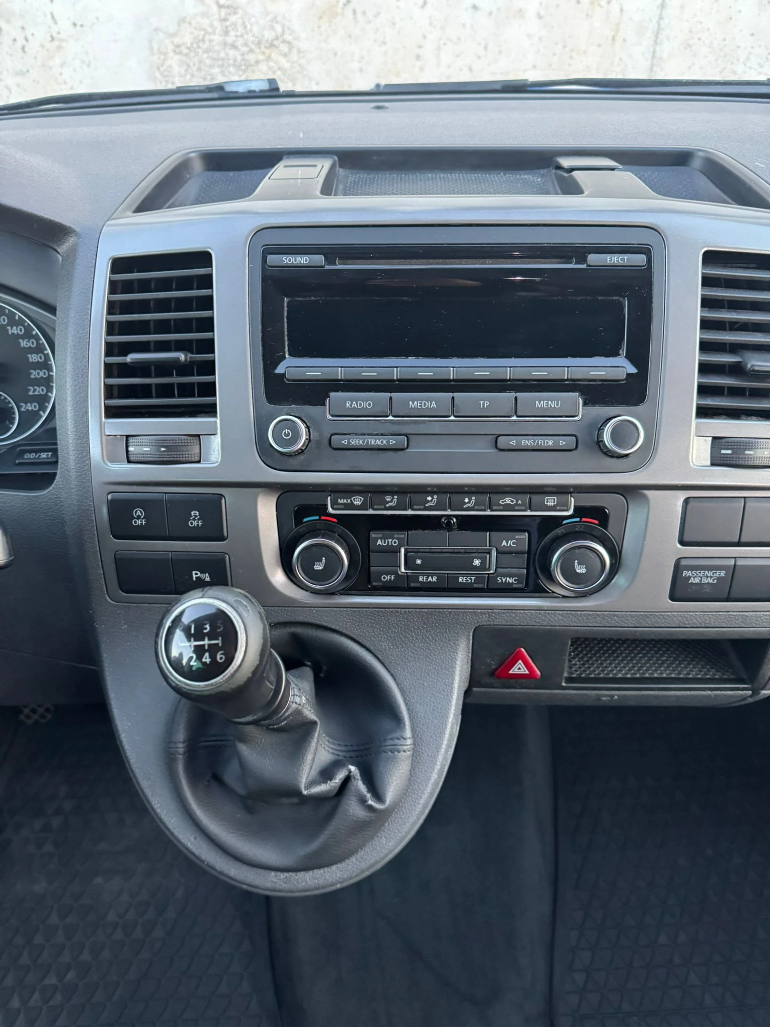 VW Multivan TDI/SPECIAL/6 speed/MULTY/Klima/New/Excellent!!! | Mobile.bg   11