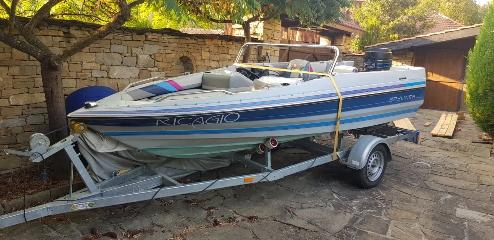 Лодка Bayliner