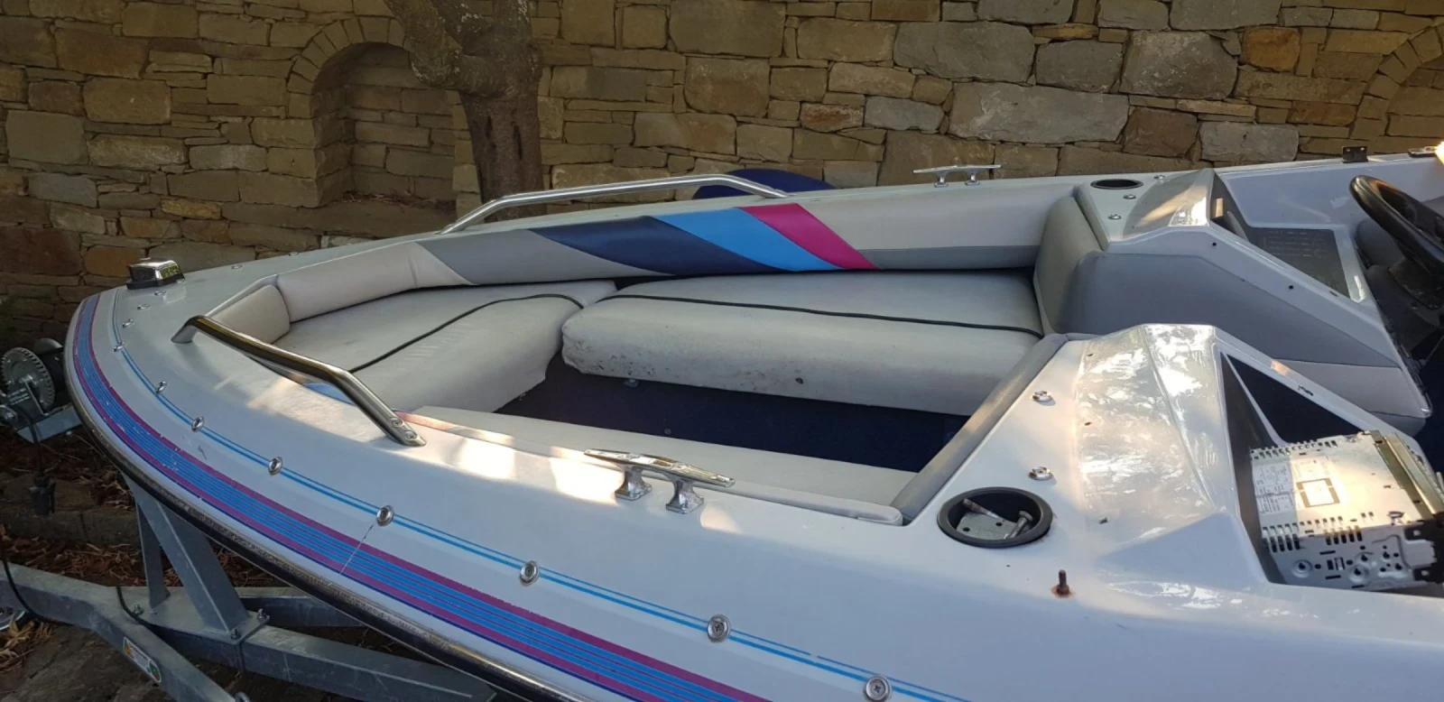 Лодка Bayliner, снимка 6 - Воден транспорт - 54490869