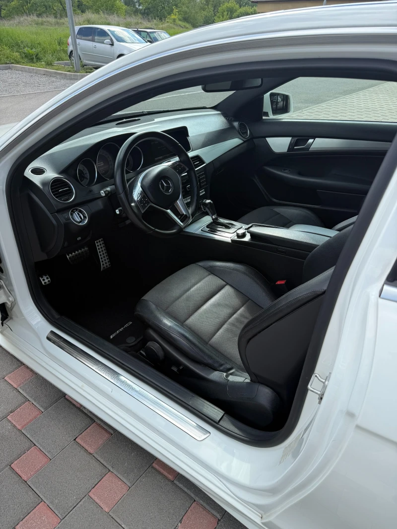 Mercedes-Benz C 220 AMG пакет, снимка 9 - Автомобили и джипове - 52149923