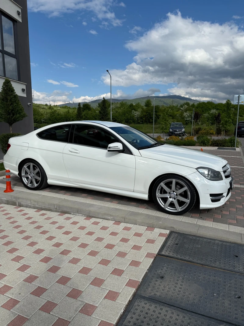 Mercedes-Benz C 220 AMG пакет, снимка 4 - Автомобили и джипове - 52149923
