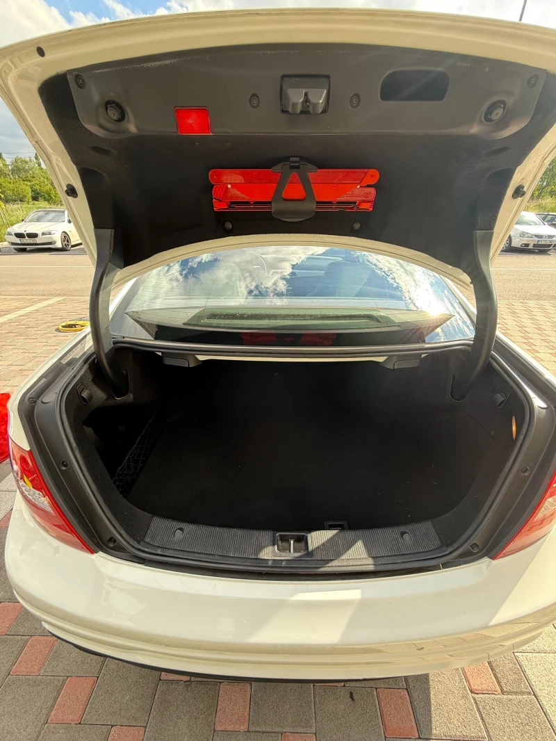Mercedes-Benz C 220 AMG пакет, снимка 16 - Автомобили и джипове - 52149923