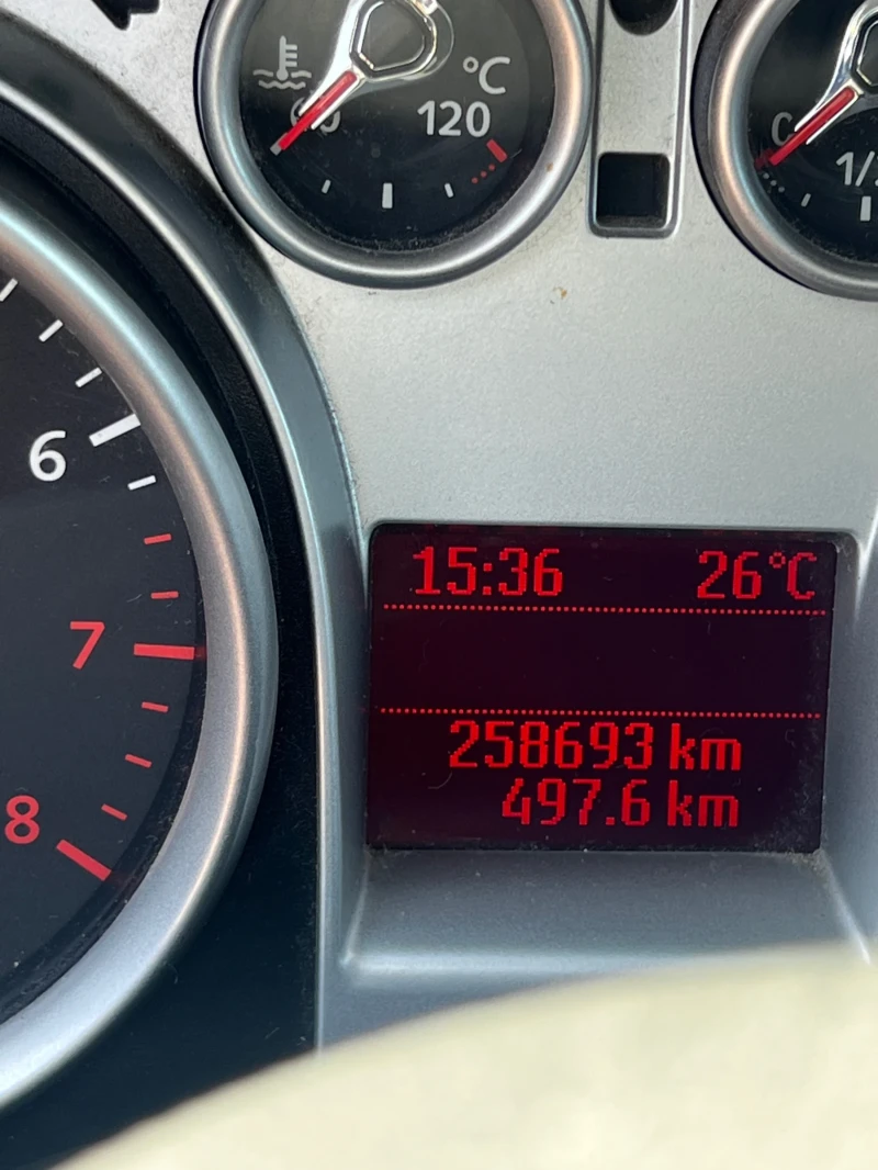 Ford Focus Mk2 2.0 145 titanium, снимка 9 - Автомобили и джипове - 52202713