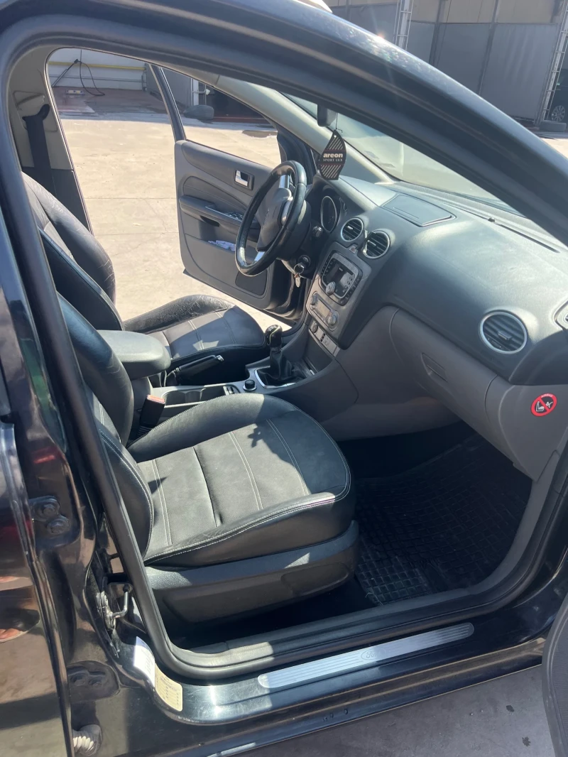 Ford Focus Mk2 2.0 145 titanium, снимка 11 - Автомобили и джипове - 52202713