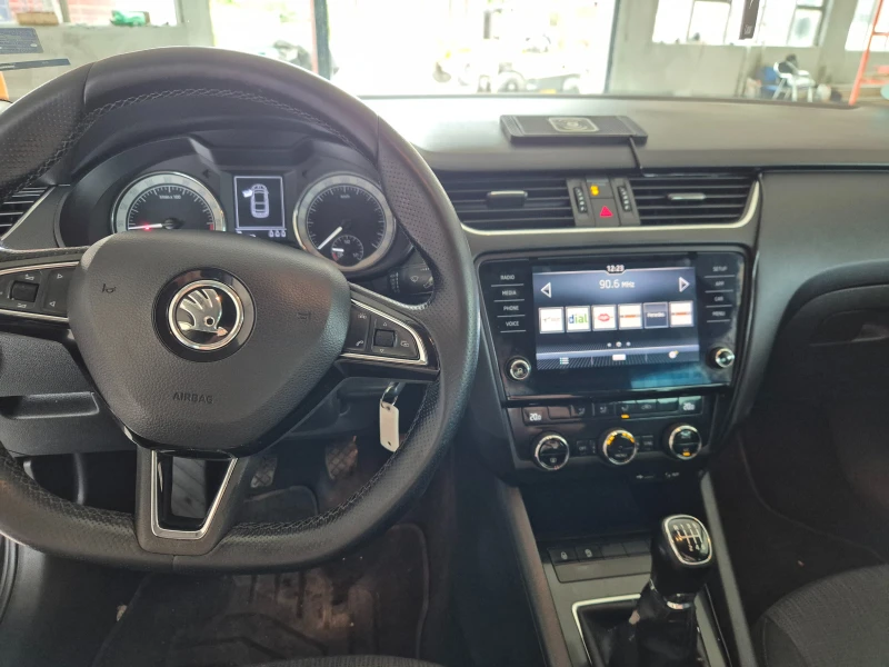 Skoda Octavia, снимка 11 - Автомобили и джипове - 51677712
