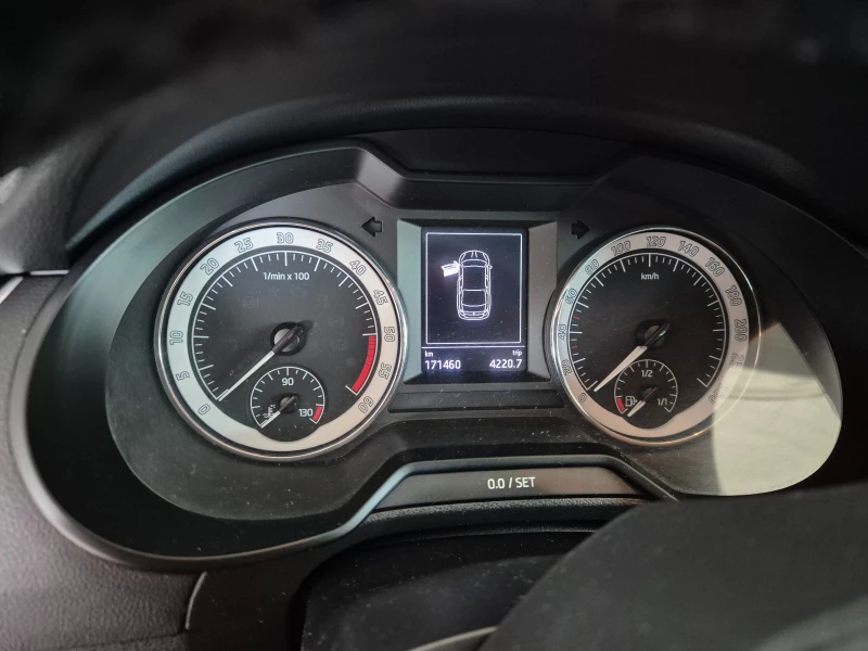 Skoda Octavia, снимка 9 - Автомобили и джипове - 51677712