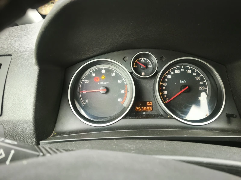 Opel Zafira 1.8, снимка 10 - Автомобили и джипове - 52433483