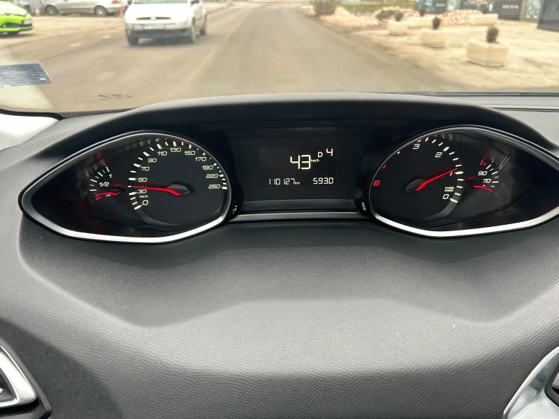 Peugeot 308 110000 км реални!, снимка 9 - Автомобили и джипове - 53220993